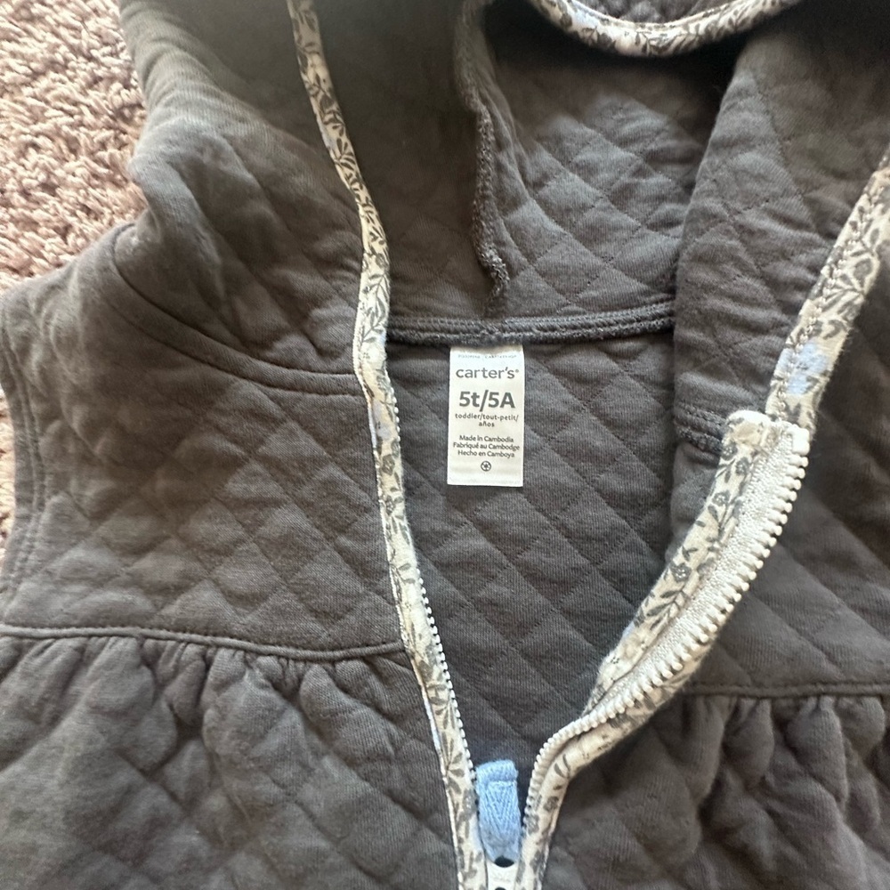 Preloved Carter's Quilted Vest in Charcoal - Picture 2 of 3